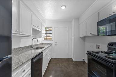 Main picture of 600 Mimi Ln