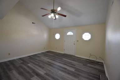 Main picture of 1027 E Fourth St