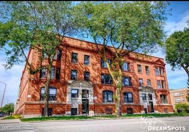 Main picture of 70 E 48th St