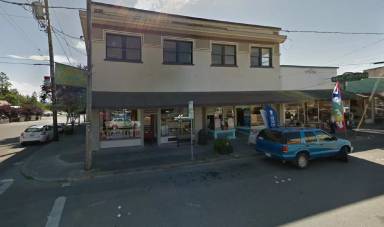 Main picture of 97 E 1st St