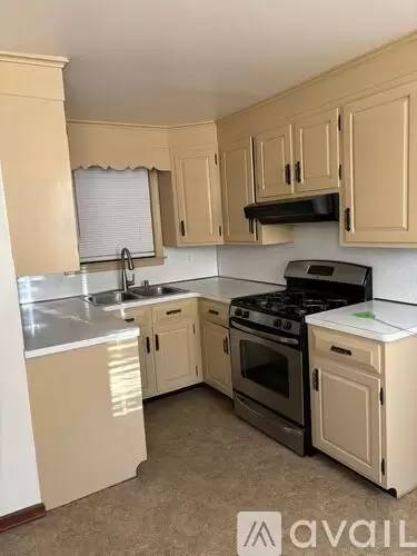 Main picture of 82 Garden Dr