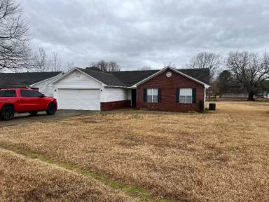 Main picture of 15 Ariel Dr