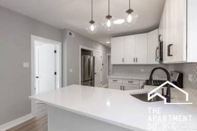 Main picture of 3443 N Ridgeway Ave