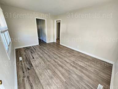 Main picture of 2420 N Green St