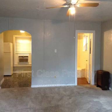 Main picture of 121 NW 29th St