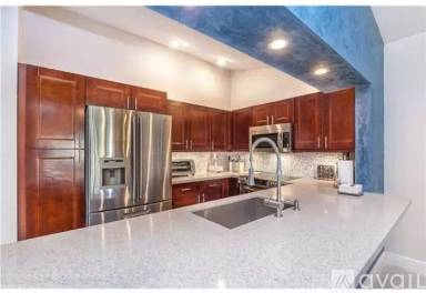 Main picture of 5201 SW 31st Ave