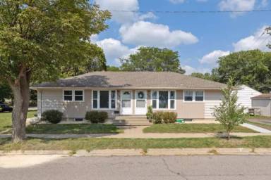 Main picture of 2106 E 58th St
