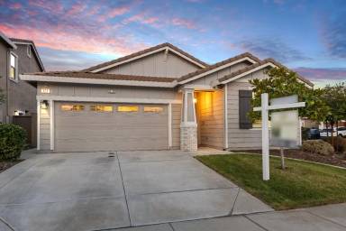 Main picture of 800 Daggerwing Ct