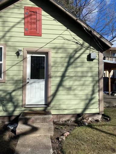 Main picture of 2001 1/2 N Fir St