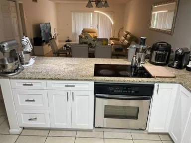 Main picture of 405 Lakeview Dr