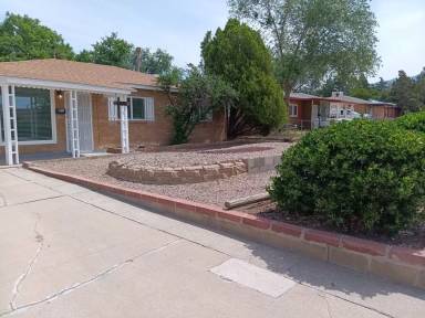 Main picture of 8815 Menaul Blvd NE