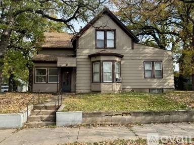 Main picture of 914 8th Ave S