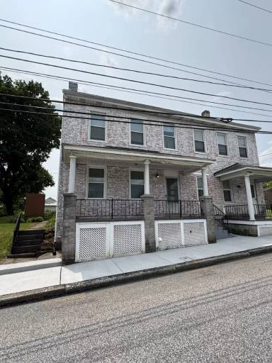 Main picture of 125 E King St