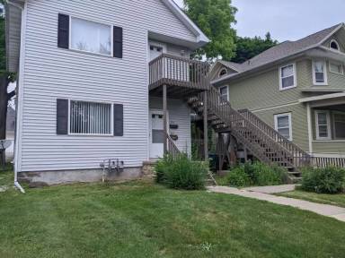 Main picture of 912 E Jefferson St
