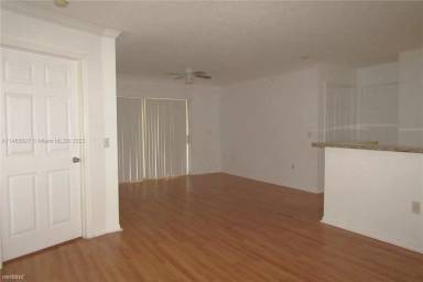 Main picture of 2433 Centergate Dr