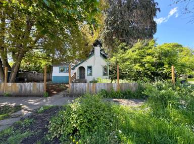Main picture of 1100 W 4th Ave