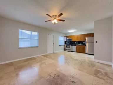 Main picture of 1470 N Dixie Hwy