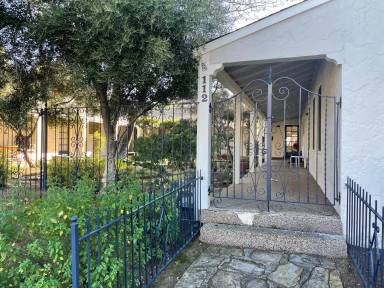 Main picture of 112 University Avenue - 2