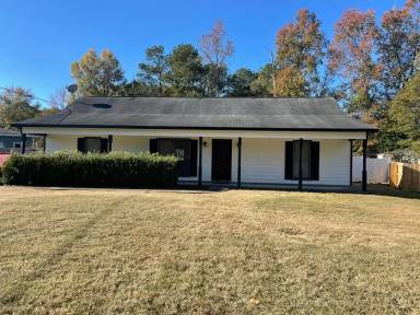 Main picture of 135 Lee Road 966