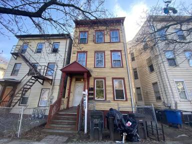 Main picture of 487 East St