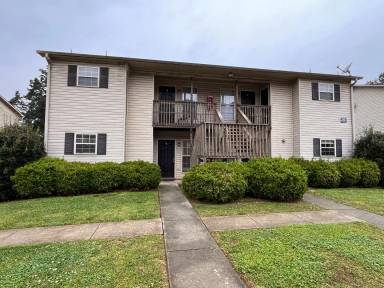 Main picture of 5005 Chancellor Sq NW