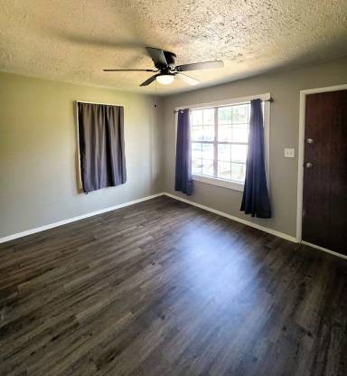 Main picture of 3104 SE 21st St