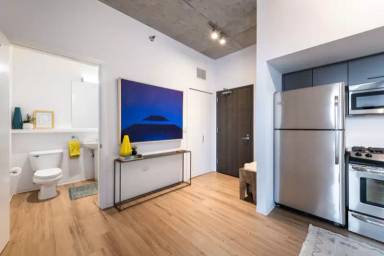 Main picture of 1378 N Wolcott Ave