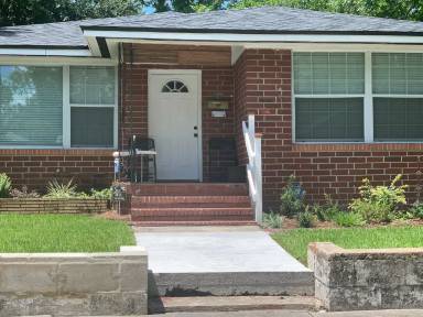 Main picture of 1169 W 28th St