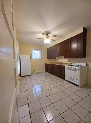 Main picture of 1011 9th Ave