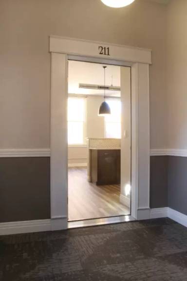 Main picture of 218 E 7th St