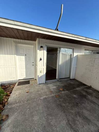 Main picture of 5445 SE 30th Pl