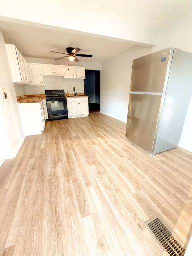 Main picture of 715 W Adams St