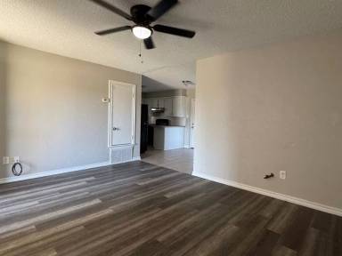 Main picture of 4813 NW Hoover Ave