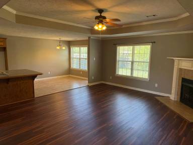 Main picture of 2403 Lancashire Ln