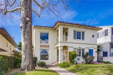 Main picture of 257 1/2 Park Ave