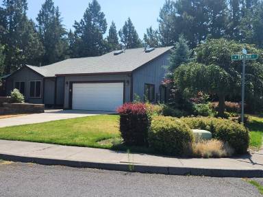 Main picture of 611 NE Tracker Ct