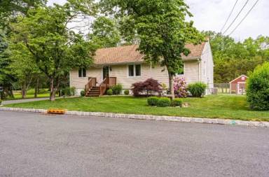Main picture of 31 Elm Ave