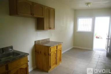 Main picture of 1024 W 77th St