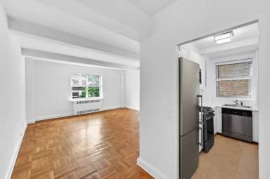 Main picture of 949 3rd Ave