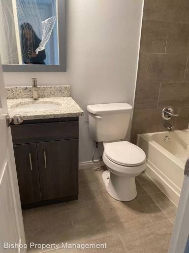 Main picture of 3960 W Davis St