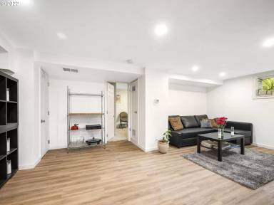 Main picture of 7702 SE Mitchell St