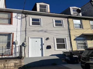Main picture of 1321 James St