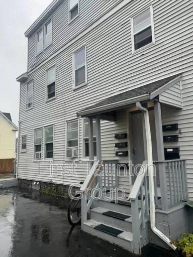 Main picture of 9 Cedar St