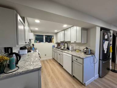 Main picture of 309 E Madison St