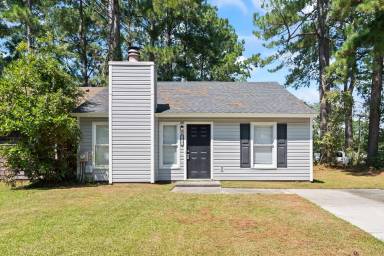 Main picture of 121 Corey Cir