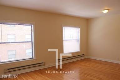Main picture of 813 W Waveland Ave