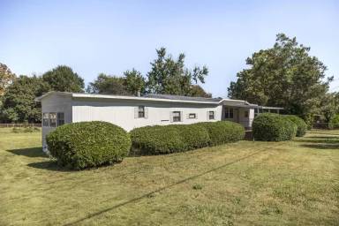 Main picture of 920 Collins Ave