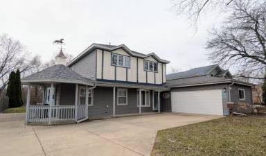 Main picture of 709 W Kenilworth Ave