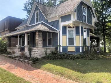 Main picture of 416 1/2 S Dunn St