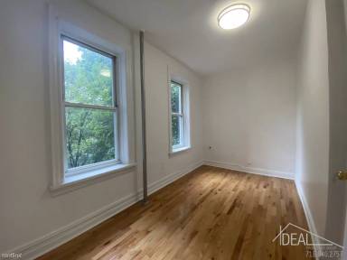 Main picture of 862 E 17th St